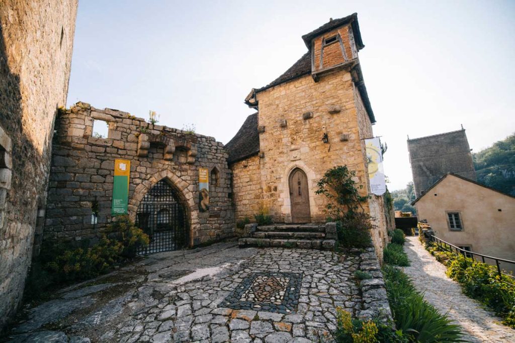 La maison d'André Breton dans le village de Saint-Cirq-Lapopie. crédit photo : Clara FERRAND - blog Wildroad