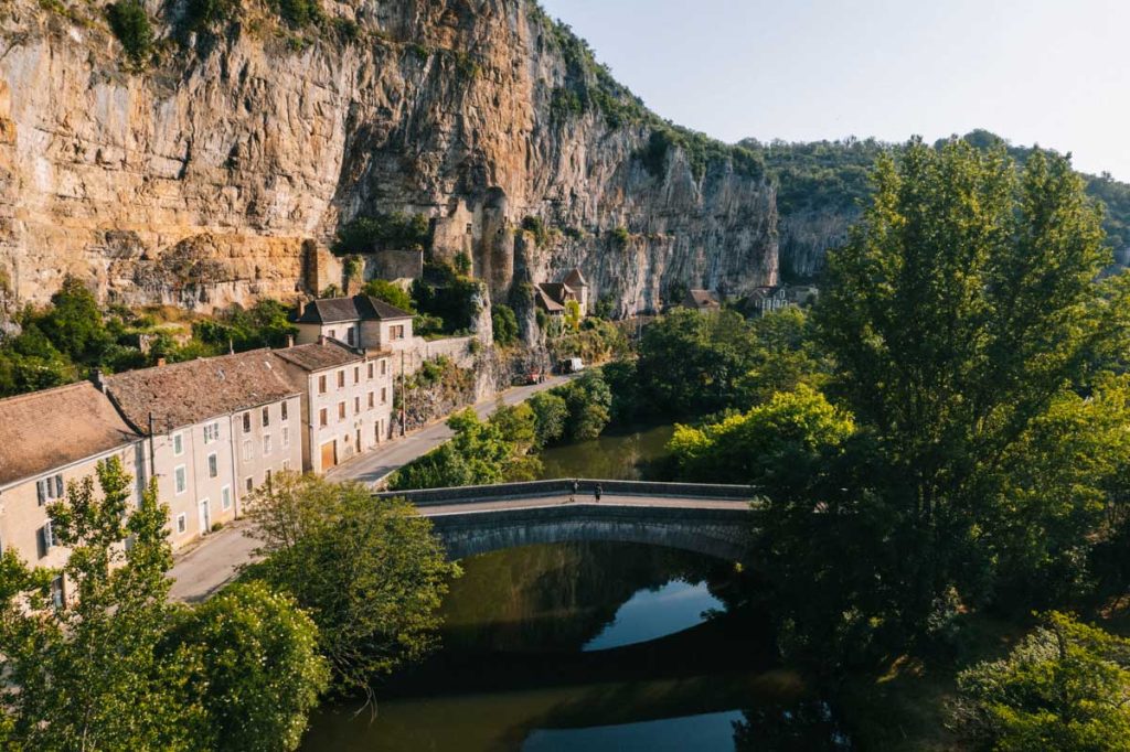 Le pont nouveau au dessus du Célé à Cabrerets. crédit photo : Clara FERRAND - blog Wildroad