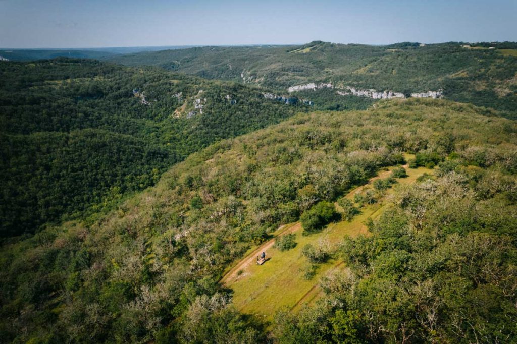 Panorama sur les Causses du Quercy sur la première étape de la Via Causs'mos. crédit photo : Clara FERRAND -blog Wildroad