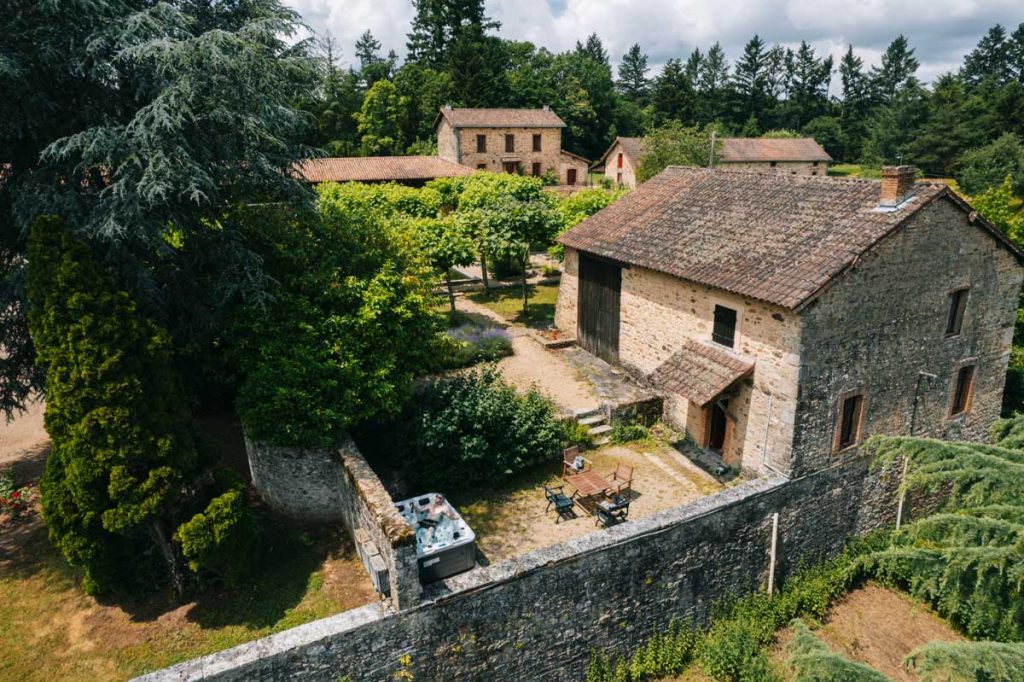 Hébergement en gîte au domaine de Vieillecour dans le Périgord Vert. crédit photo : Clara FERRAND - blog Wildroad