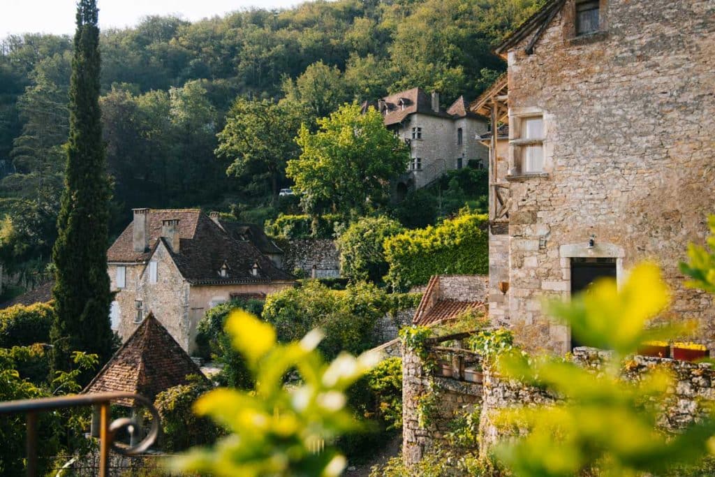 Une variante du chemin de Saint-Jacques de Coompostelle : la Via Causs'mos dans le Lot. crédit photo : Clara FERRAND -blog Wildroad