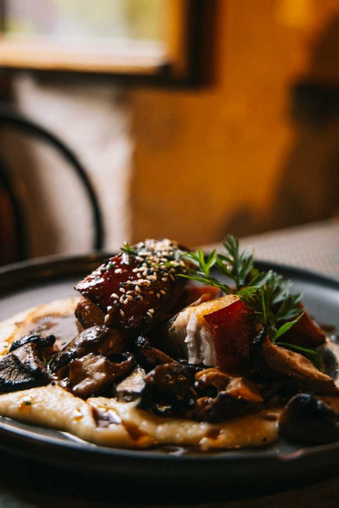 Le restaurant Le Cantou à Saint-Cirq-Lapopie. crédit photo : Clara Ferrand - blog Wildroad