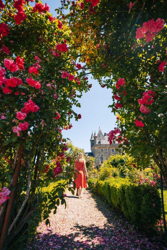 Les jardins à la française du chateau de Jumilhac et sa roseraie. crédit photo : Clara Ferrand - blog Wildroad