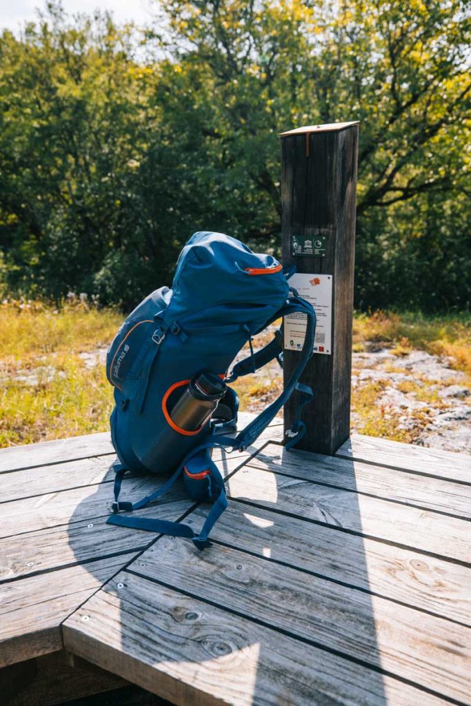 Un sac à dos pour faire une randonnée itinérante dans le Lot. crédit photo : Clara Ferrand - blog Wildroad