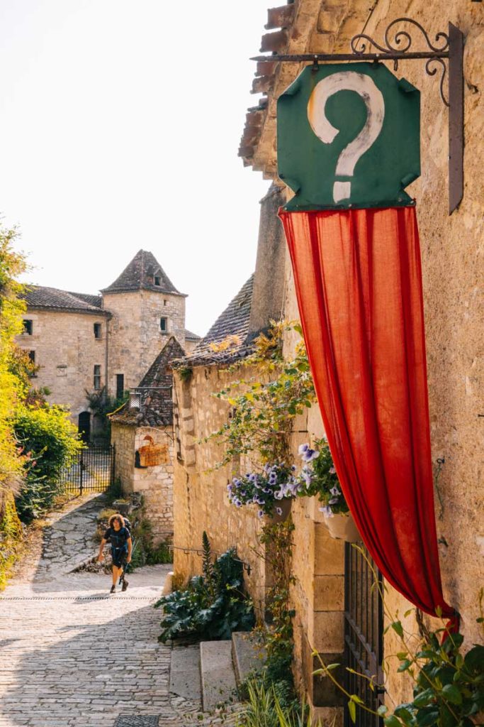 Visiter le village de Saint-cirq-Lapopie en Occitanie. crédit photo : Clara Ferrand - blog Wildroad