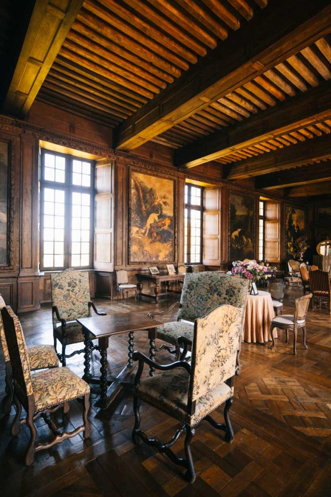 La salle de reception du chateau de Jumilhac dans le Périgord. crédit photo : clara Ferrand - blog Wildroad