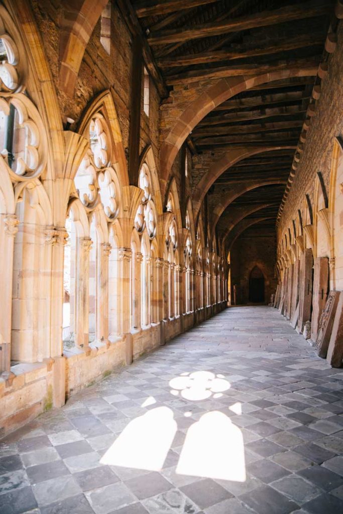 Le cloître de l'église Saints-pierre-et-paul à Wissembourg. crédit photo : Clara Ferrand - blog Wildroad