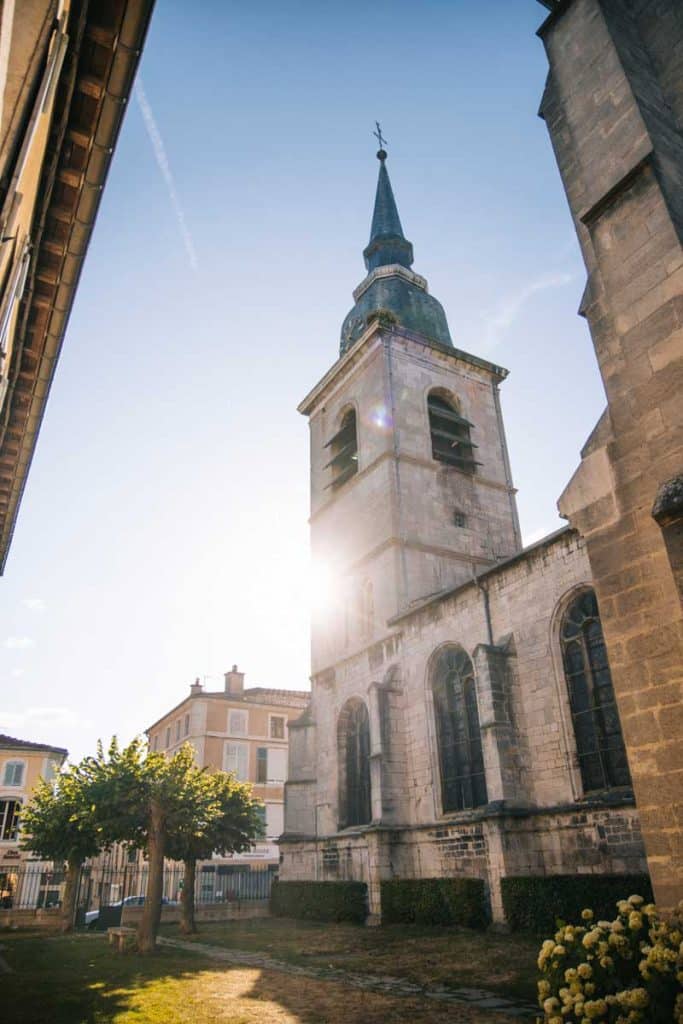 L'église de Commercy à côté du chateau Stanislas. crédit photo : Clara Ferrand - blog Wildroad
