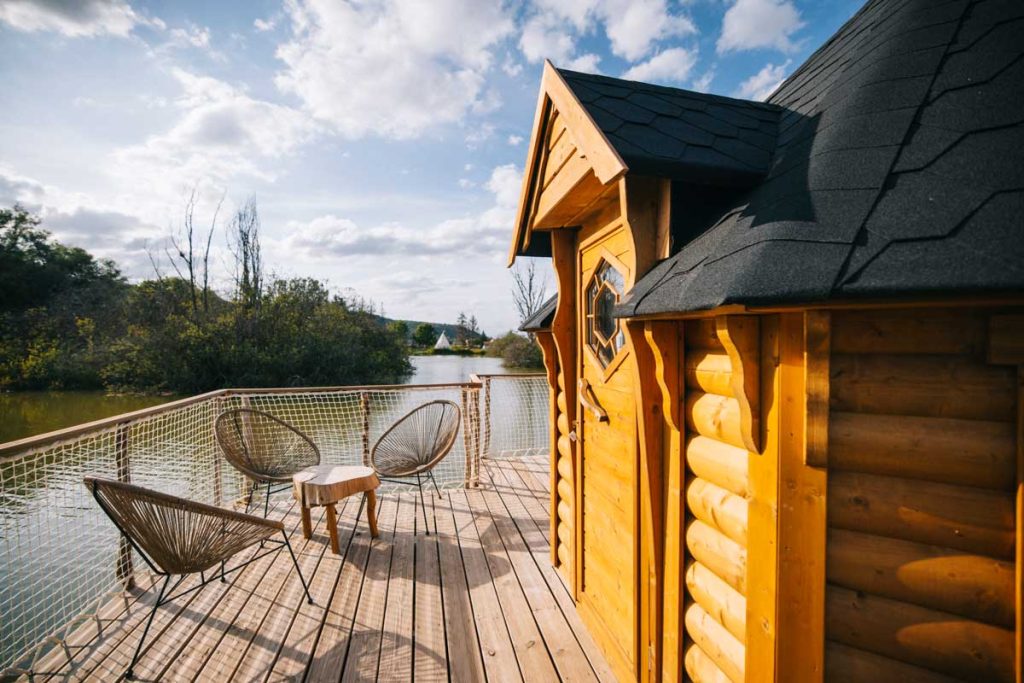 Reserver sa nuit dans une cabanes flottante pour un séjour insolite en Meuse. crédit photo : Clara Ferrand - blog WIldroad