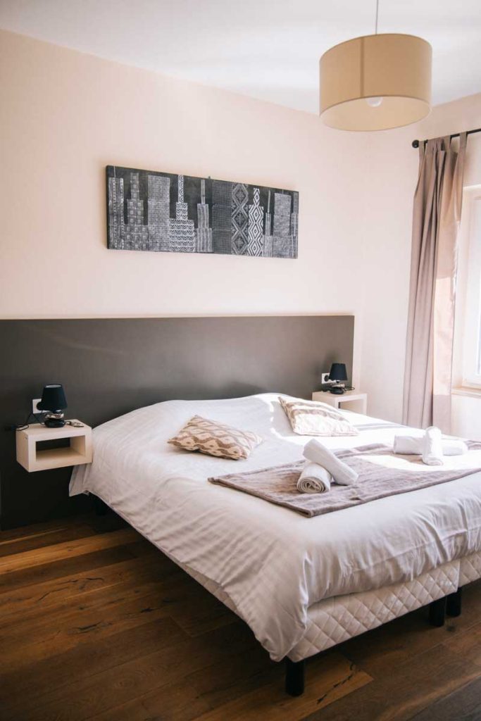 L'hôtel Le Provençal à Euville à côté de commerce. crédit photo : Clara Ferrand - blog Wildroad