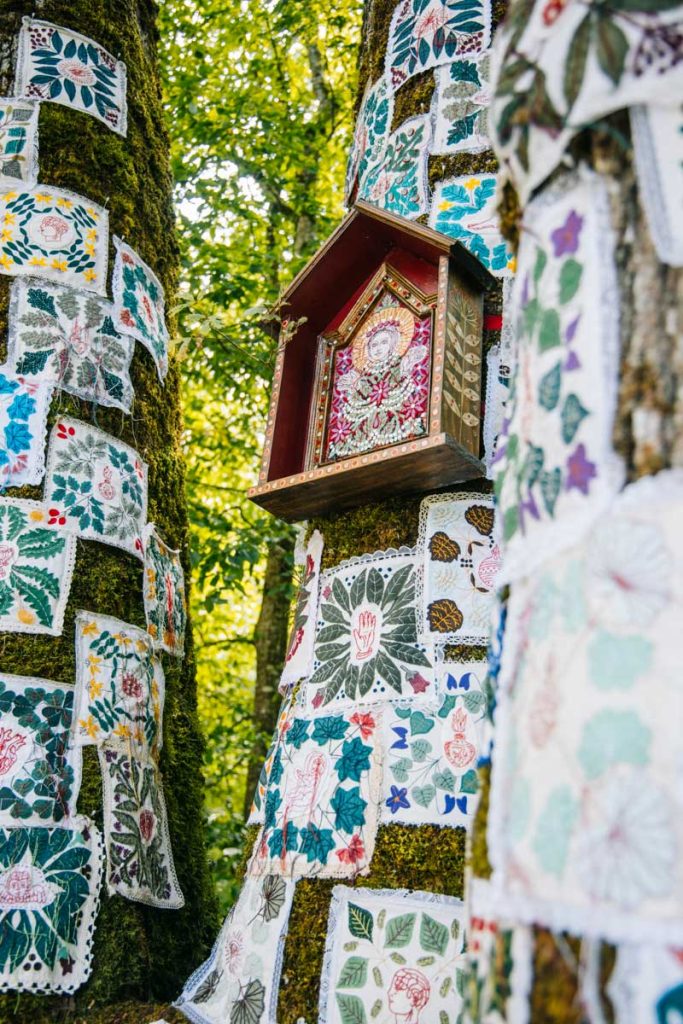 L'association du Vent des Forêt propose 7 circuits pour découvrir des oeuvres d'artistes contemporains. crédit photo : Clara Ferrand - blog Wildroad