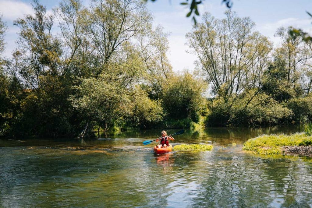 Préparer son itinéraire sur la Meuse avec les passages délicats en canoë kayak. crédit photo : Clara Ferrand - blog Wildroad