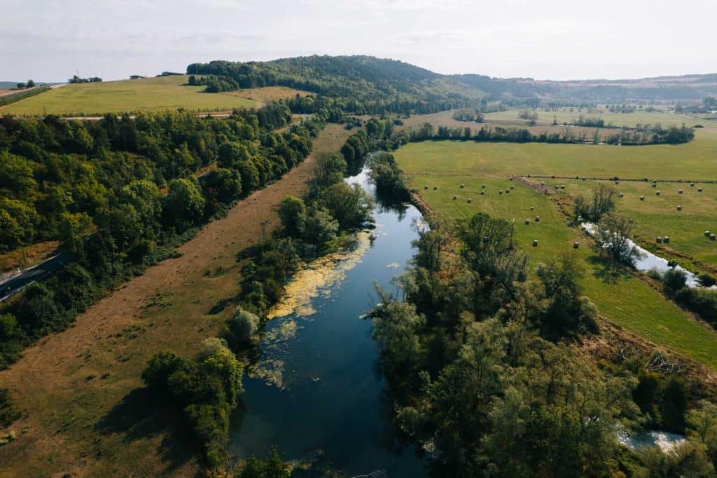 Paysage de la Meuse sauvage, un fleuve à descendre en canoë. crédit photo : Clara Ferrand - blog Wildroad