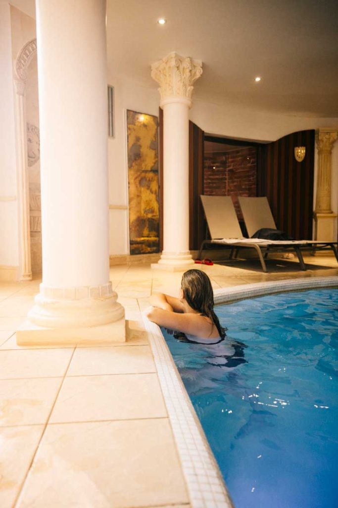 Les thermes de Niederbronn-les-bains sur le gr53. crédit photo : Clara Ferrand - blog Wildroad