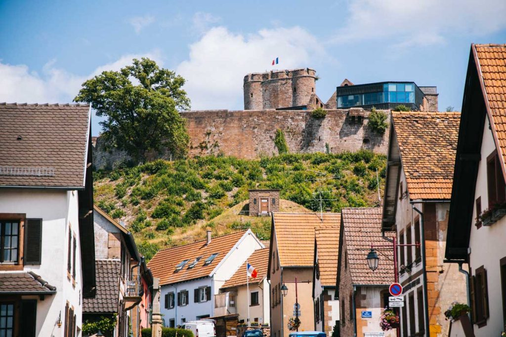 Le village de Lichtenberg et son château dans les Vosges du nord. crédit photo : Clara Ferrand - blog Wildroad