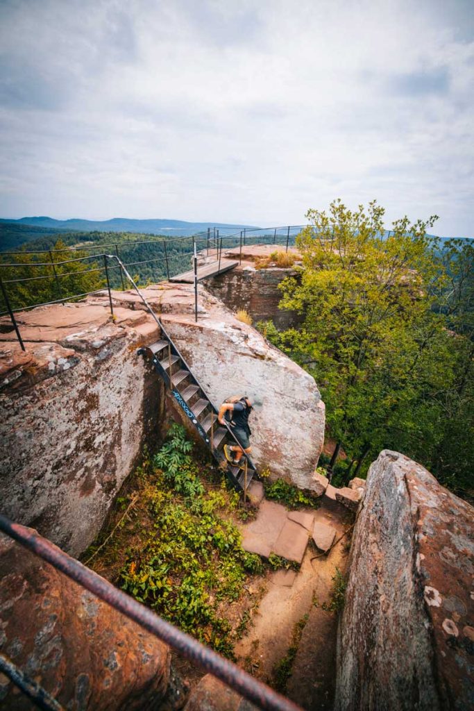 Les vosges nord et le chateau de Loewenstein à découvrir en trek. crédit photo : Clara Ferrand - blog Wildroad