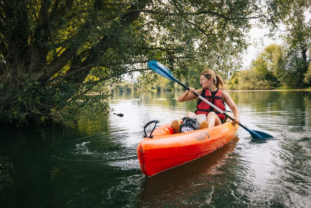 Louer son canoe pour descendre la Meuse en un week-end. crédit photo : Clara Ferrand - blog Wildroad 