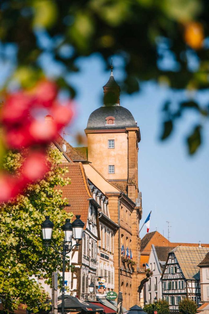 L'hotel de ville en grès rose de la ville de Wissembourg. crédit photo : Clara Ferrand - blog Wildroad