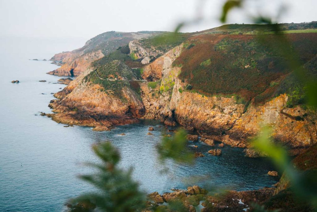 The devil's hole sur la north coast de Jersey. crédit photo : Clara Ferrand - blog Wildroad