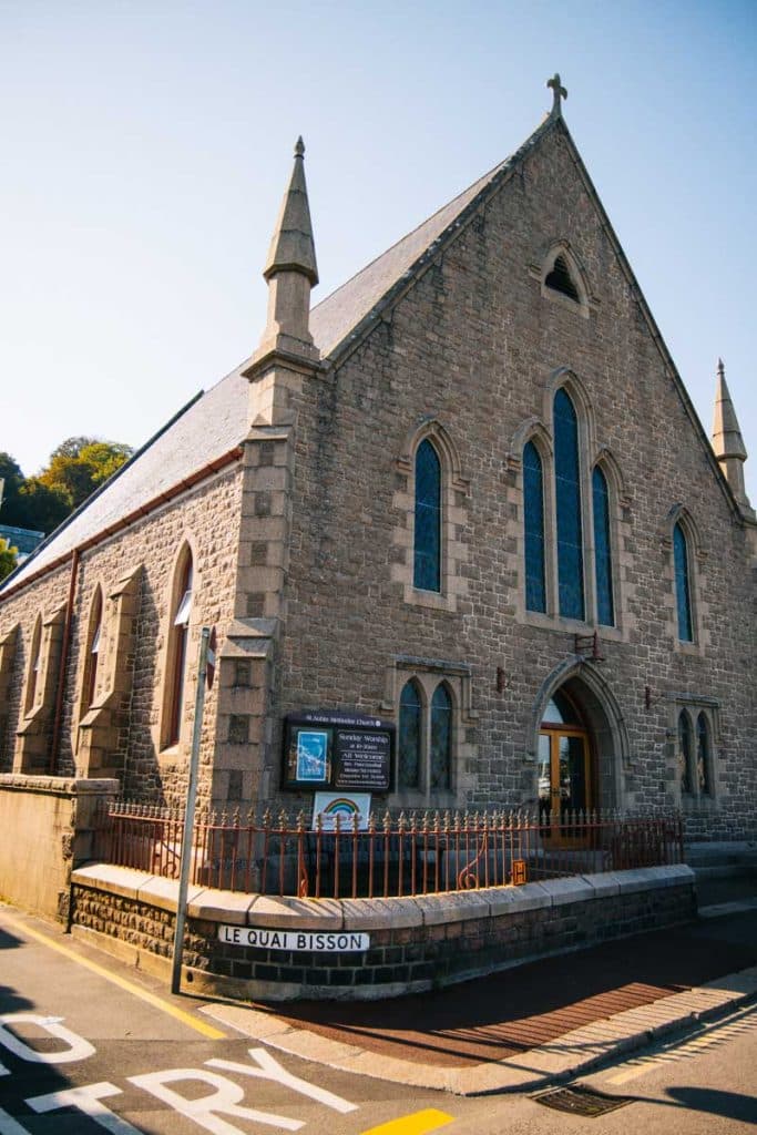 L'église du village de pêcheur de St Aubin's bay. crédit photo : Clara Ferrand - blog Wildroad