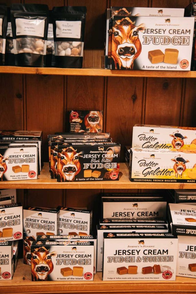 Une épicerie jersiaise qui vend du fudge caramel et le fameux black butter. crédit photo : Clara Ferrand - blog Wildroad