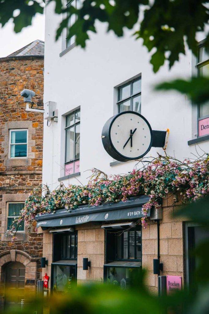 La fuseau horaire de Jersey, l'île anglo-normande. crédit photo : CLARA ferrand - blog WILDROAD