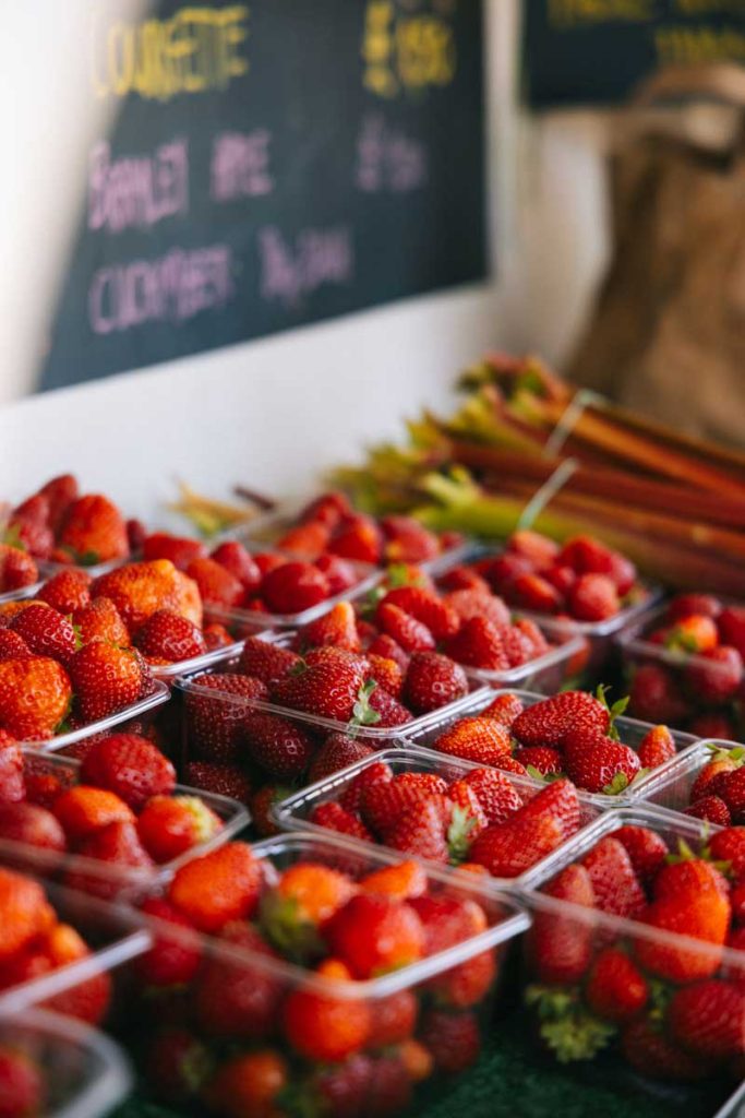 les fraises jersiaiseS dans la honesty boxe de Joe Freire