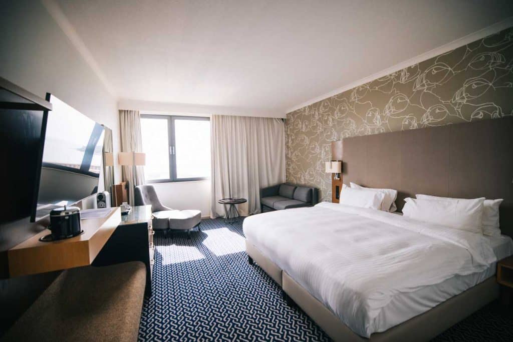 hébergement à l'hôtel Radisson Blu Waterfront à Saint-Hélier. crédit photo : Clara Ferrand - blog Wildroad