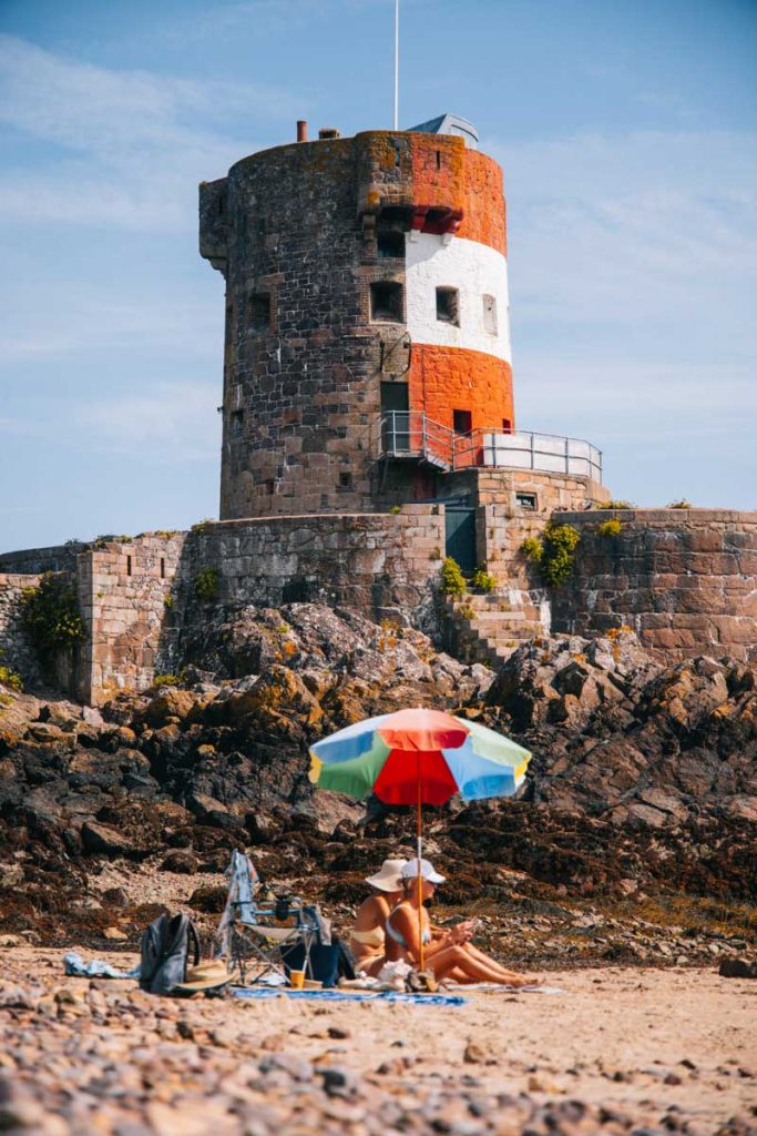 Archirondel tower. crédit photo : Clara Ferrand - blog Wildroad