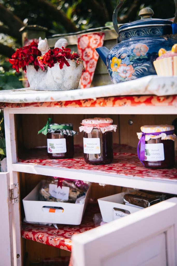 confiture et biscuit homemade d'une honesty boxe jersiaise. crédit photo : Clara Ferrand - blog Wildroad