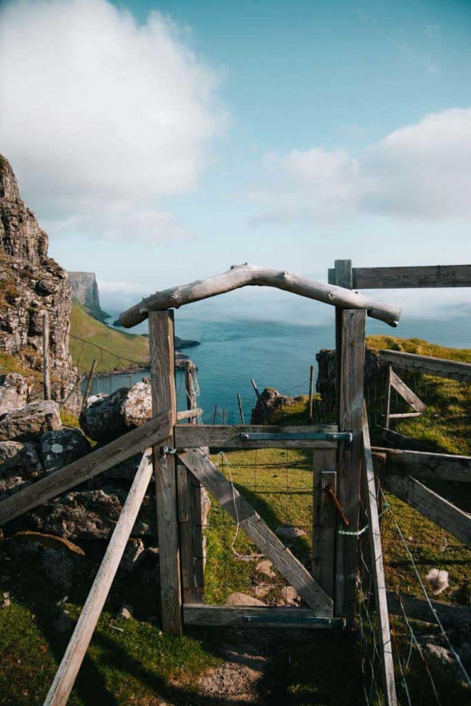 l'entrée dans l'espacé naturel d'Hvannhag sur l'ile de Suduroy. credit photo : Clara Ferrand - blog Wildroad