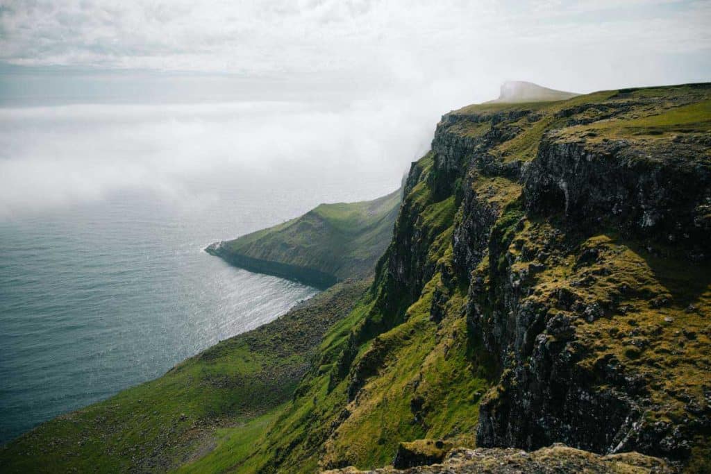 Le falaise de l'ile de Nolsoy. credit photo : Clara Ferrand - blog Wildroad