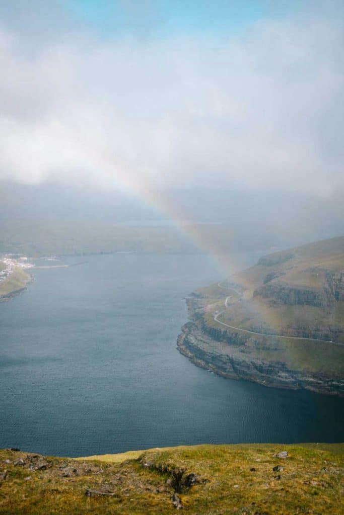 Randonnee aux îles Féroé à partir du village de Tjornuvik. credit photo : Clara Ferrand - blog Wildroad