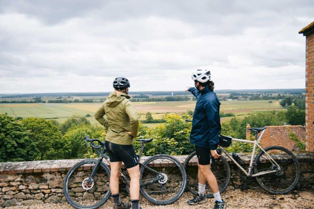 À qui s'adresse l'itinéraire du Raid Bulle ? Pratiquant avertîtes du vélo Gravel. crédit photo : Clara Ferrand - blog Wildroad