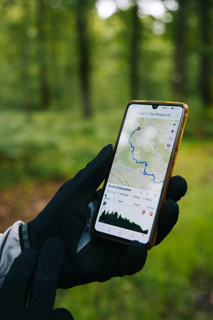 L'application Komoot pour suivre l'itinèraire gravel. crédit photo : Clara Ferrand - blog Wildroad