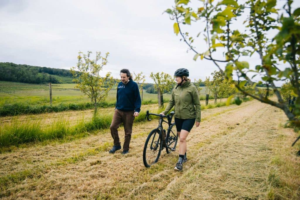la ferme d'Hotte, producteur de jus de pomme et de cidre sur l'itinéraire à vélo. crédit photo : Clara Ferrand - blog Wildroad