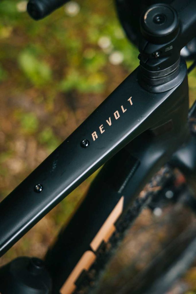 Mon vélo gravel Giant revolt pour découvrir l'Aube à vélo. crédit photo : Clara Ferrand - blog Wildroad