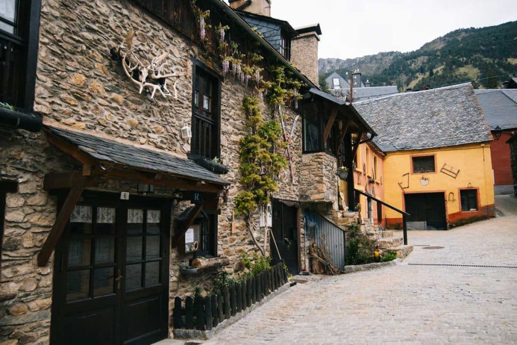 Bagergue, l'un des riche villages du Naut Aran. Crédit Photo : Clara Ferrand - Blog Wildroad