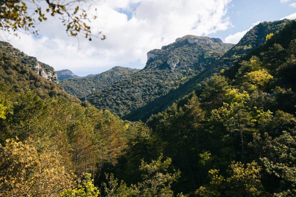 Le parc naturel du Cadi Moxiero : départ du village de Baga pour randonner sur le sentier de l'Hostalet. Crédit Photo : Clara Ferrand - Blog Wildroad