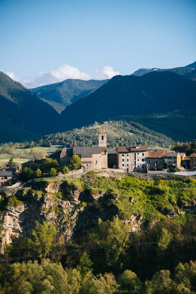 Le clochet de l'église de Bellver en Cerdanya. Crédit Photo : Clara Ferrand - Blog Wildroad
