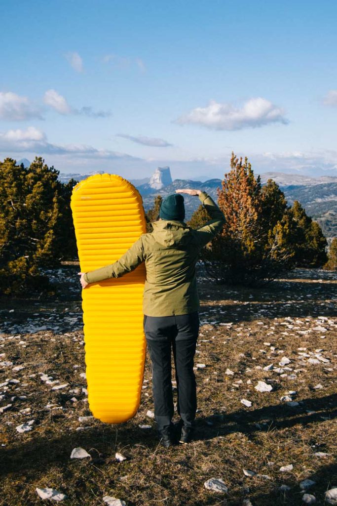 Quel matelas gonflable léger pour un bivouac. crédit photo : Clara Ferrand - blog Wildroad
