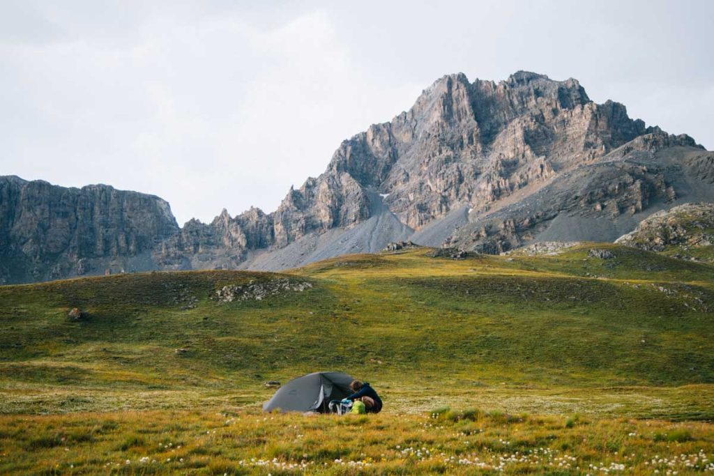 Quelle est l'avantage d'un équipement léger en bivouac ? crédit photo : Clara Ferrand - blog Wildroad