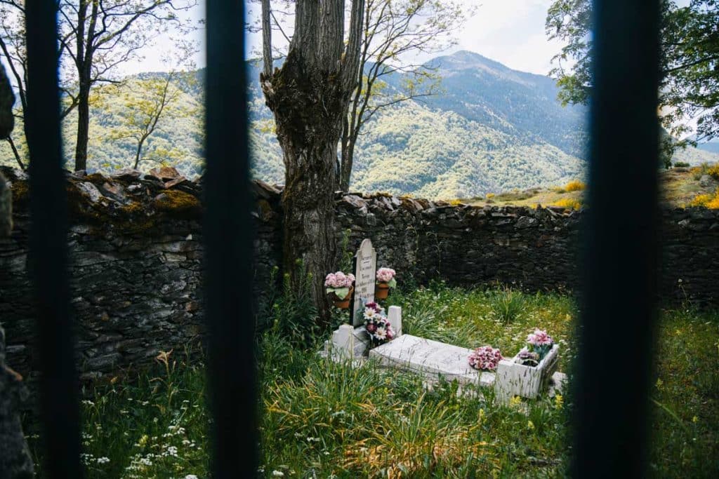 La tombe des amoureux de Bausen. Crédit Photo : Clara Ferrand - Blog Wildroad