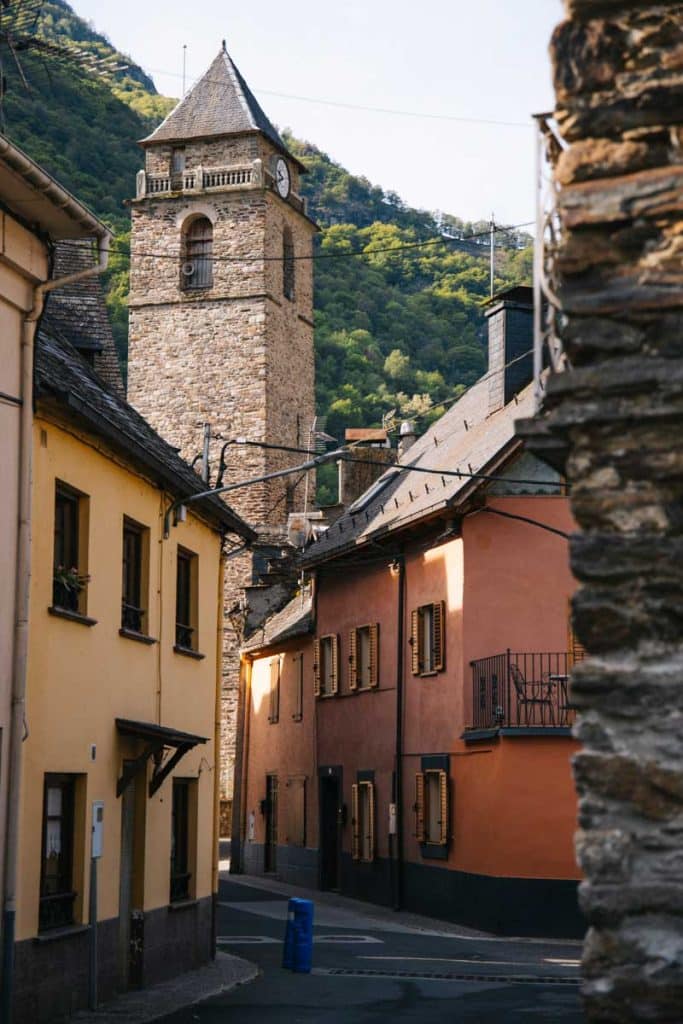 Le village de Les dans le Baish Aran. Crédit Photo : Clara Ferrand - Blog Wildroad