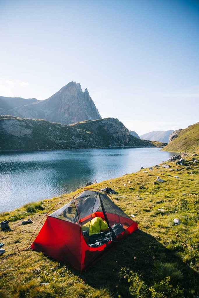 Le livre de bivouac randonnée dans les Alpes