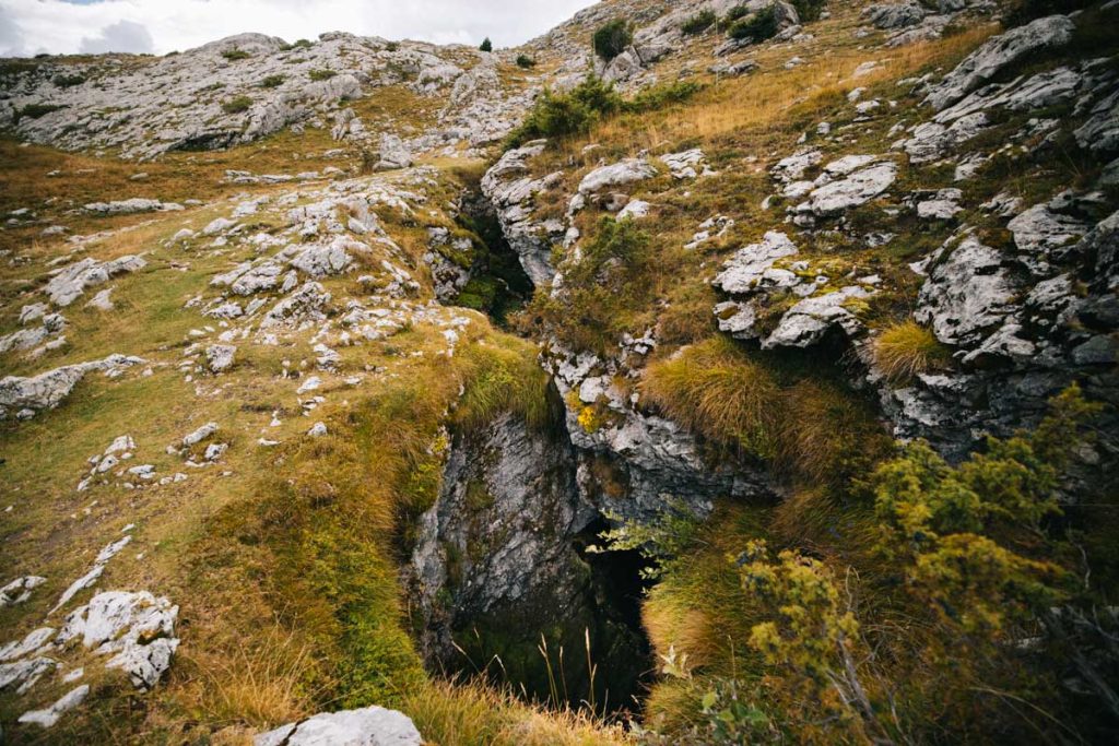 Le chorum du clot une cavité glacière. credit photo : Clara Ferrand - blog wildroad