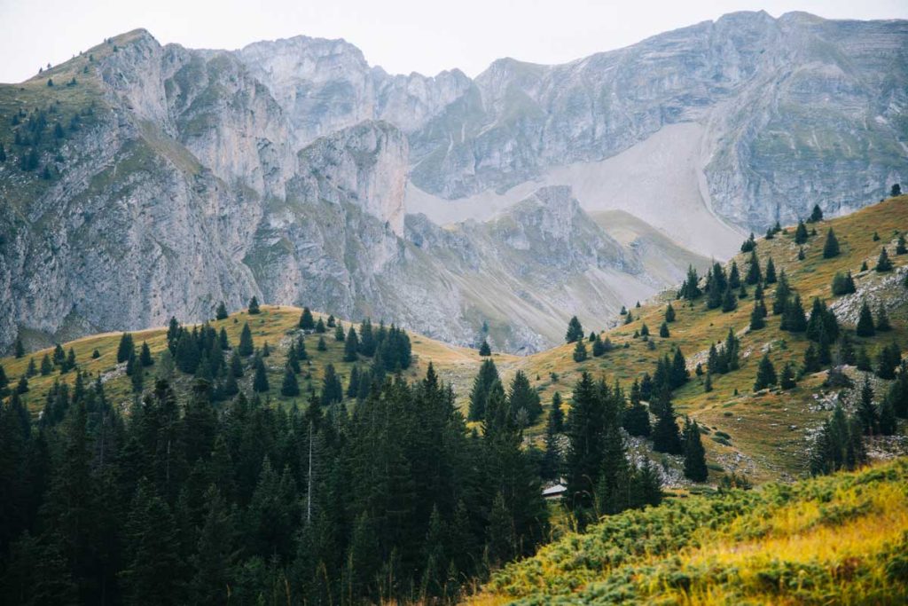 Découvrir le devoluy en rando bivouac : l'itineraire de la crête ane. credit photo : Clara Ferrand - blog wildroad