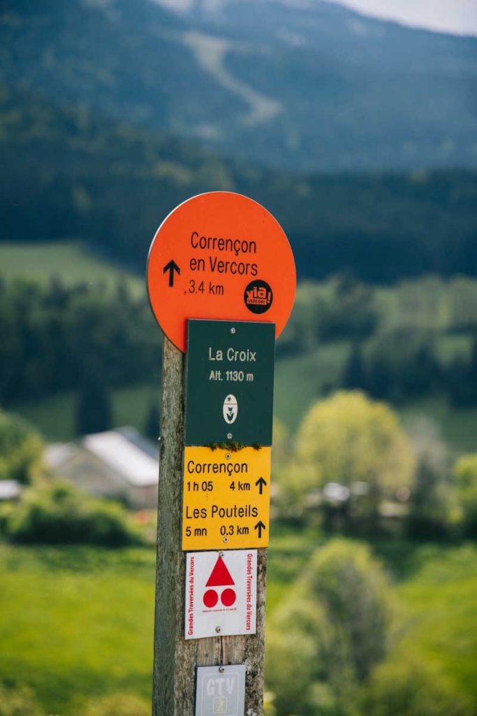 Le balisage de l'itinéraire de la Via Vercors. crédit photo : Clara Ferrand - blog Wildroad
