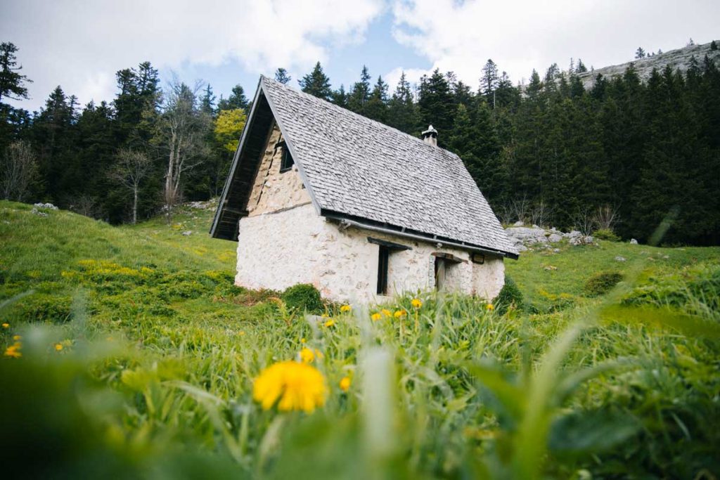 les cabanes non gardées du Vercors : Carrette . crédit photo : Clara Ferrand - blog Wildroad