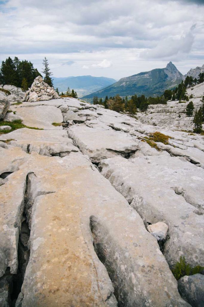 curiosité géologique : les lapiaz dans le massif du Vercors. crédit photo : Clara Ferrand - blog Wildroad